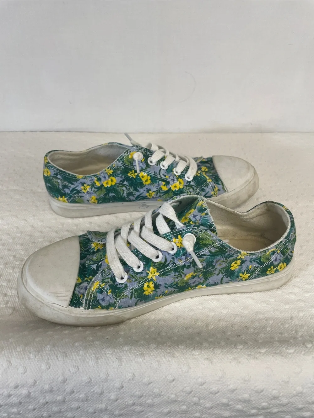 Tommy Bahama Floral Canvas low top classic sneaker Keds Vans Converse W8.5